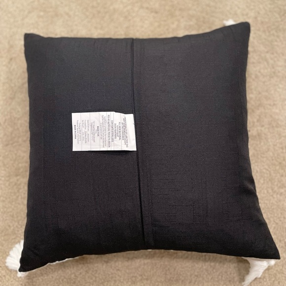 NWT feather pillow - Picture 3 of 4